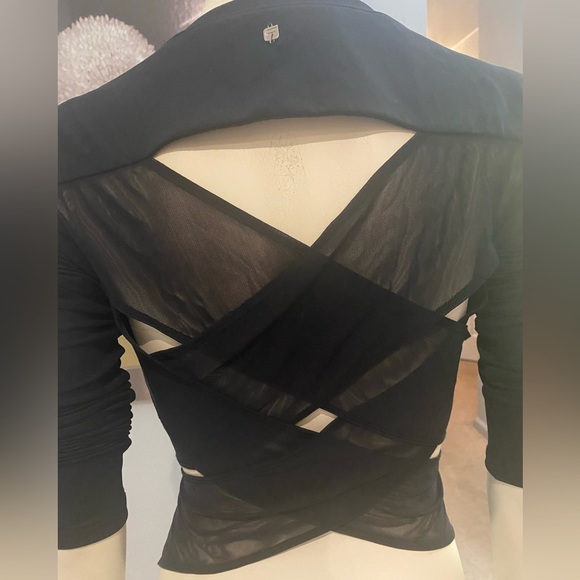 SOLD-Fabletics Black Long Sleeve Mesh Criss Cross Sasha Athletic Shirt Stretch - Picture 3 of 5